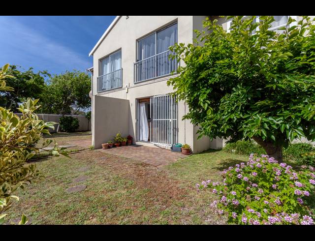 1 BEDROOM APARTMENT FOR SALE IN KENILWORTH